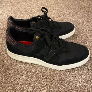 WOMEN'S NEW BALANCE LEOPARD WRT300 V2 SNEAKERS